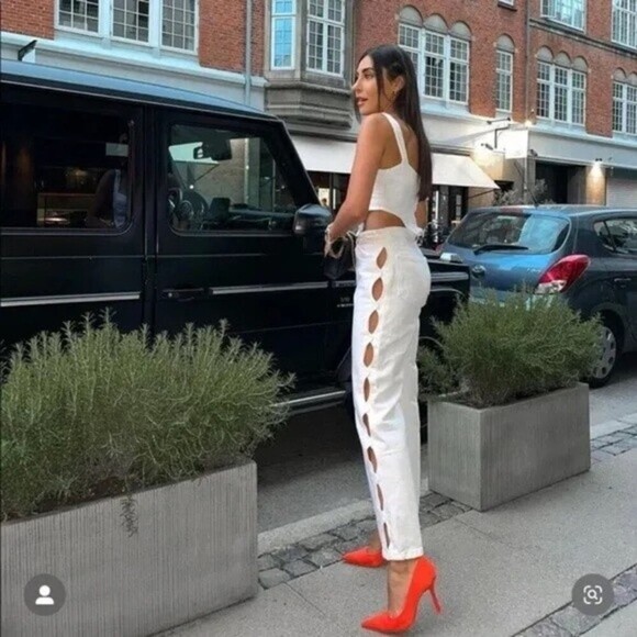 Zara bloggers favorite white high rise jeans with side leg cutout size 2 - Picture 3 of 16